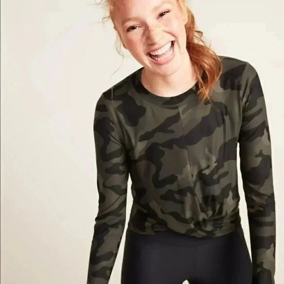 NEW Women’s Relaxed Breathe Camo Print Long Sleeve Twist-Hem Cropped XS Top‎ - Picture 1 of 7